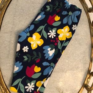 Carter’s baby pants 👖 with flowers 🌸 🌺